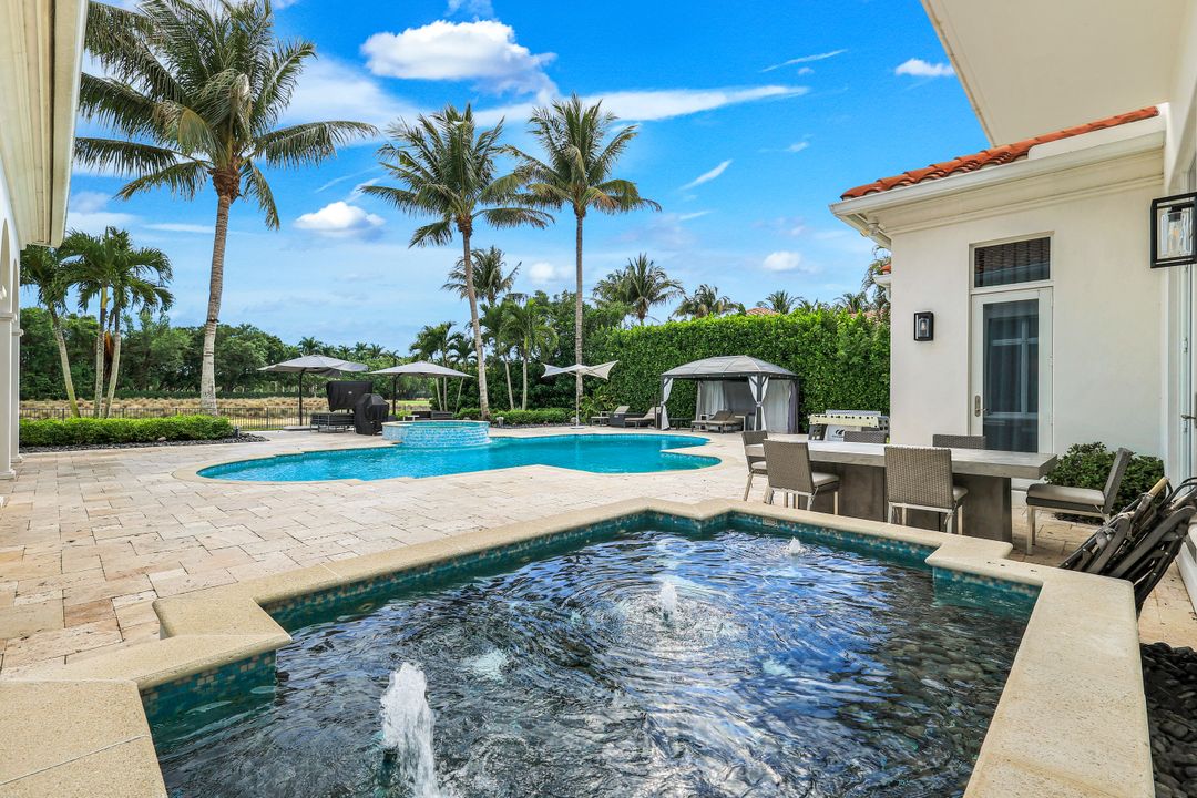 2885 Escada Ct, Naples, FL 34109