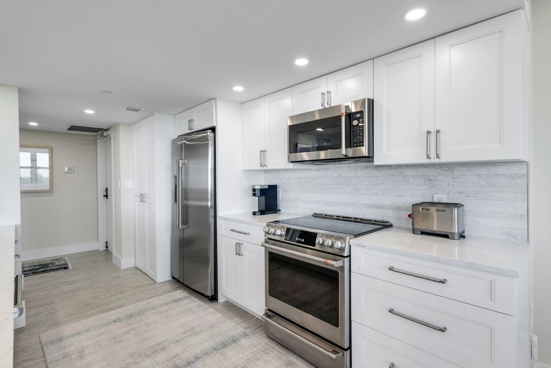 6101 Pelican Bay Blvd  #305, Naples, FL 34108