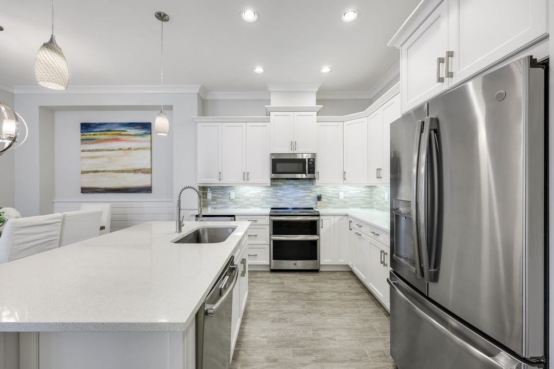 5665 Highbourne Dr, Naples, FL 34113