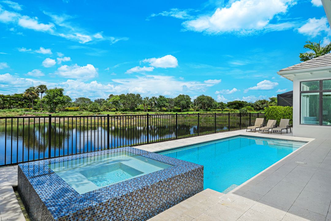 9937 Montiano Dr, Naples, FL 34113
