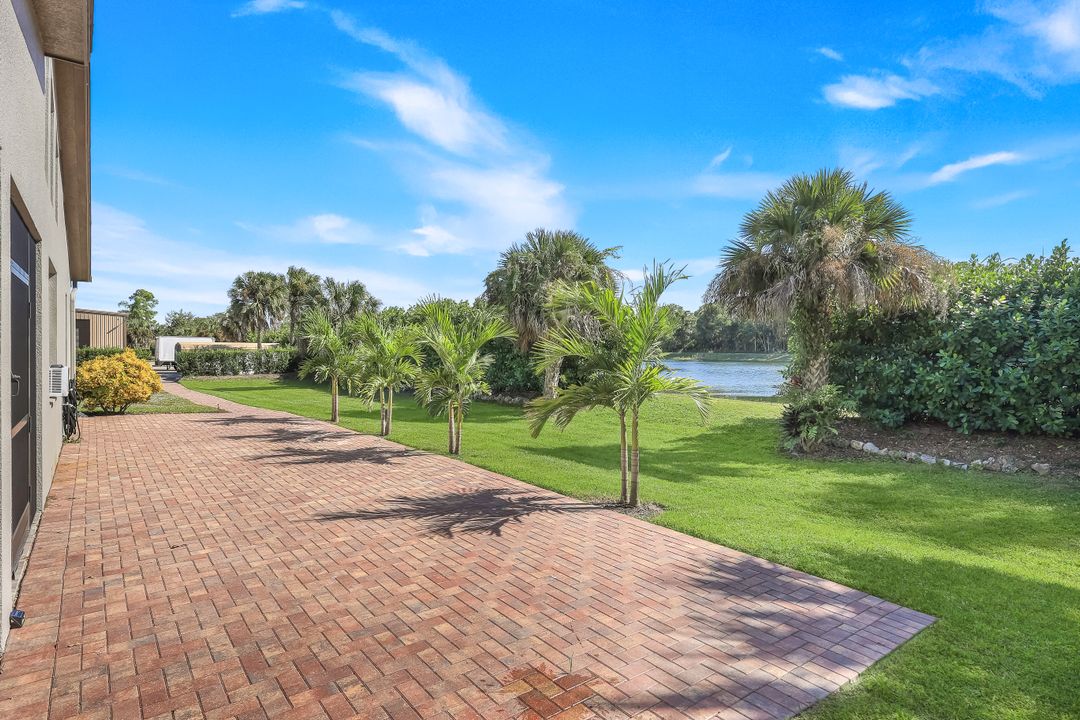 5630 Copper Leaf Ln, Naples, FL 34116