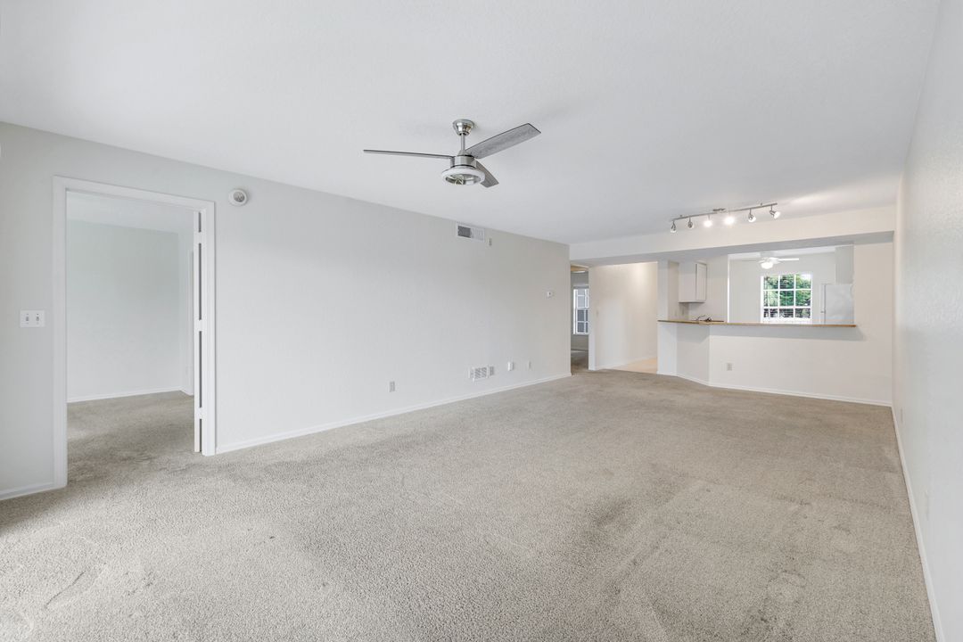 9850 Victoria Ln #205, Naples, FL 34109
