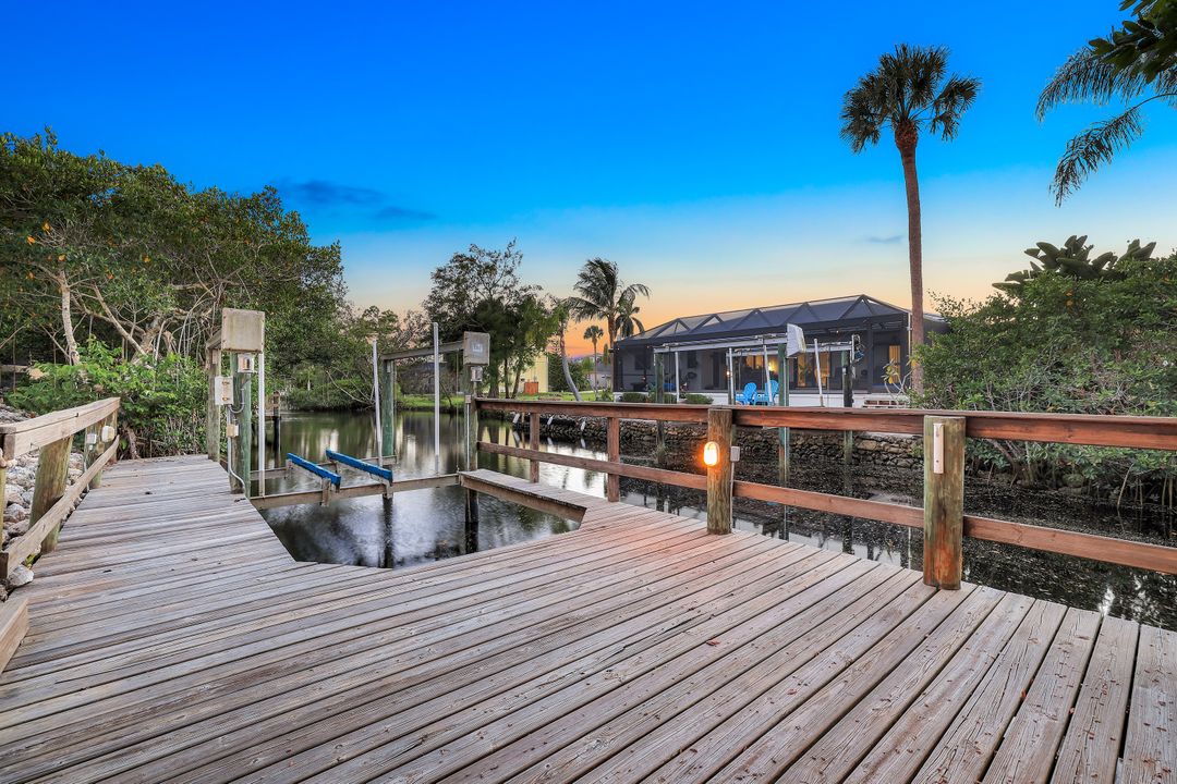 27080 Flamingo Dr, Bonita Springs, FL 34135