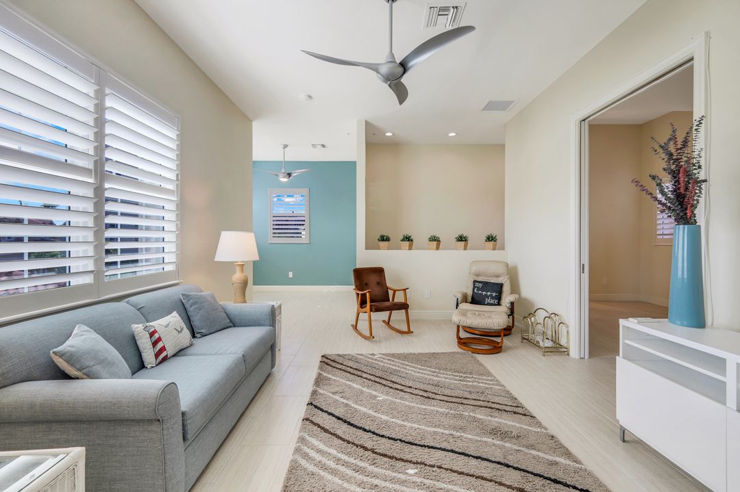 608 El Camino Real  #202, Naples, FL 34119