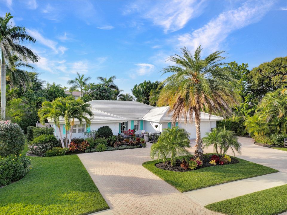 735 Old Trail Dr, Naples, FL 34103