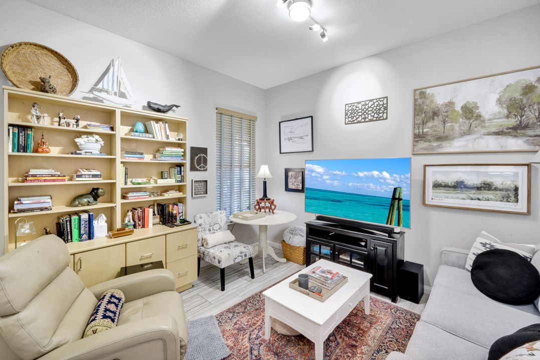 2925 Gilford Way, Naples, FL 34119