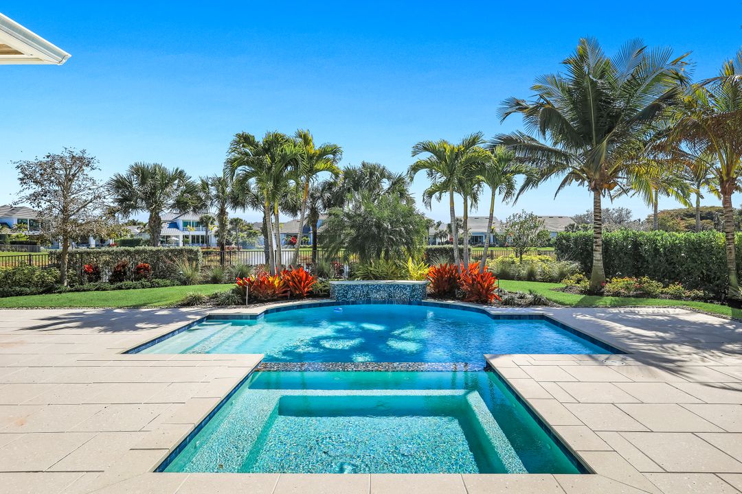 16716 Enclave Cir, Naples, FL 34110