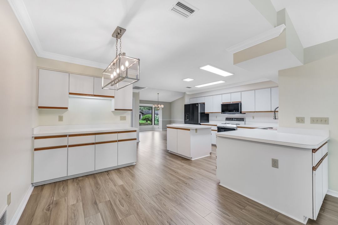 509 Cypress Way E, Naples, FL 34110