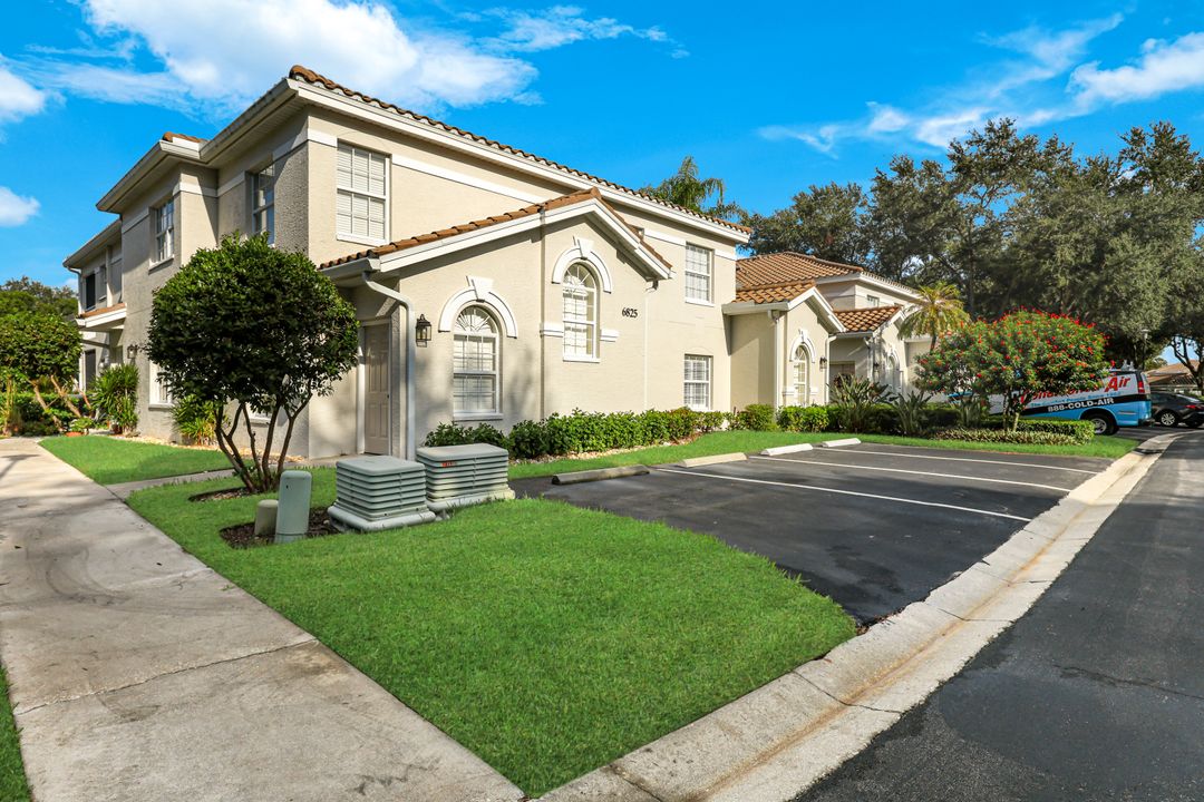 6825 Satinleaf Rd S #101, Naples, FL 34109