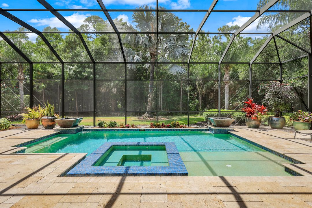 6477 Costa Cir, Naples, FL 34113
