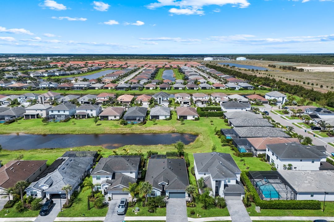 2193 Clementine St, Naples, FL 34120