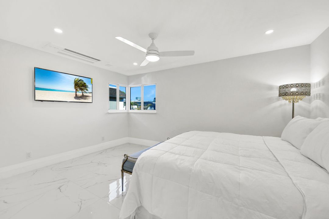 20 Kings Rd, Naples, FL 34112