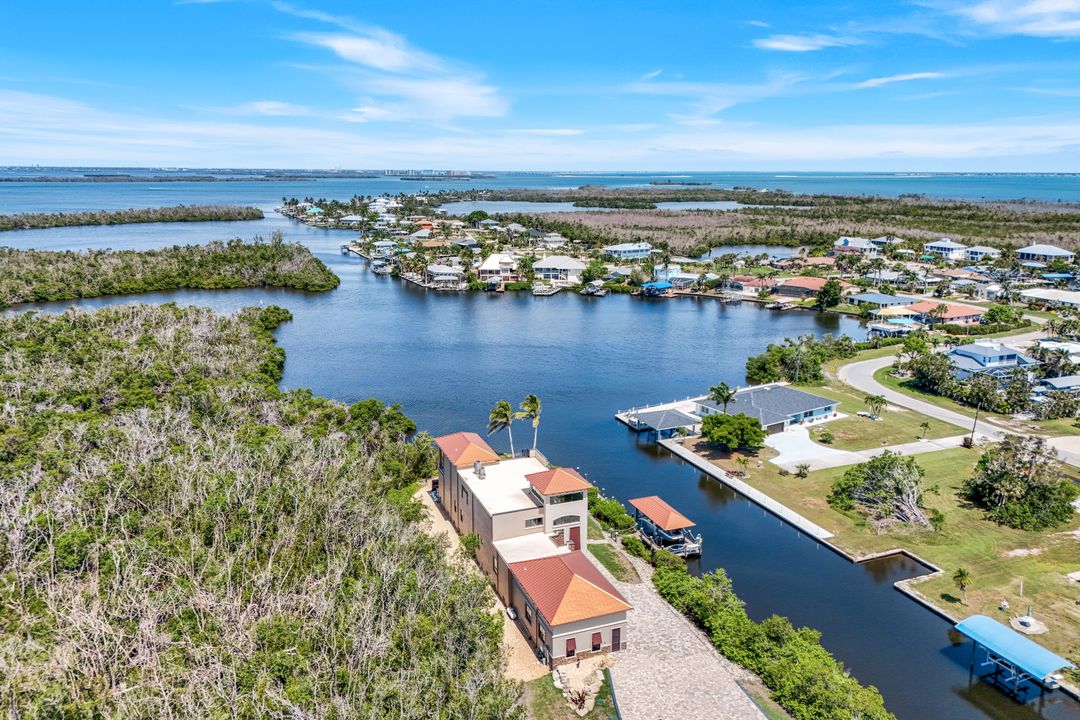 2755 Cussell Dr, Saint James City, FL 33956