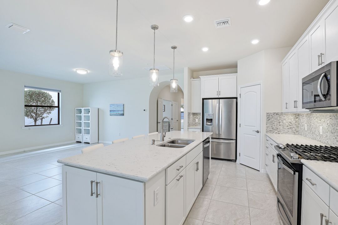 7266 Wilton Dr N, Naples, FL 34109