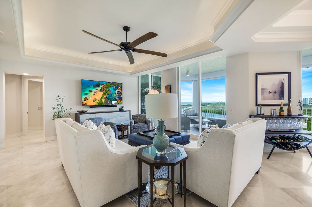 295 Grande Way #1505, Naples, FL 34110