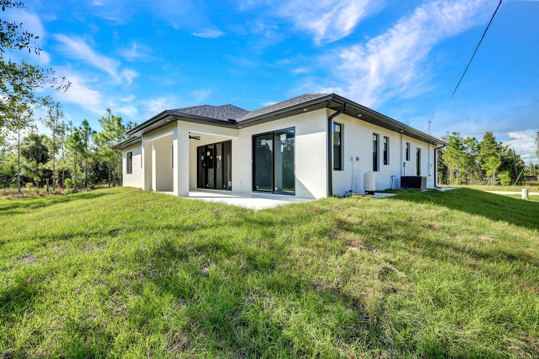 2002 East 10th Street, Lehigh Acres, FL 33936