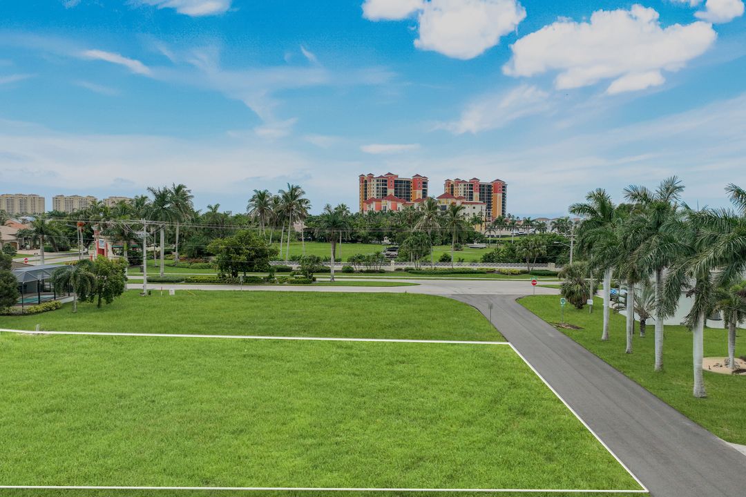 5425 SW 16th Pl, Cape Coral, FL 33914