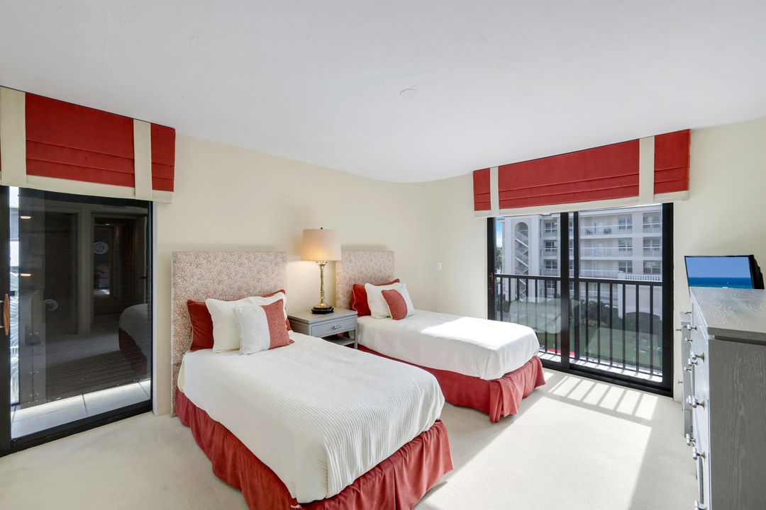 9653 Gulf Shore Dr #303, Naples, FL 34108