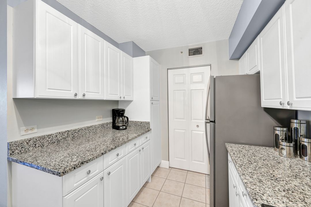 8950 Colonnades Ct E #834, Bonita Springs, FL 34135