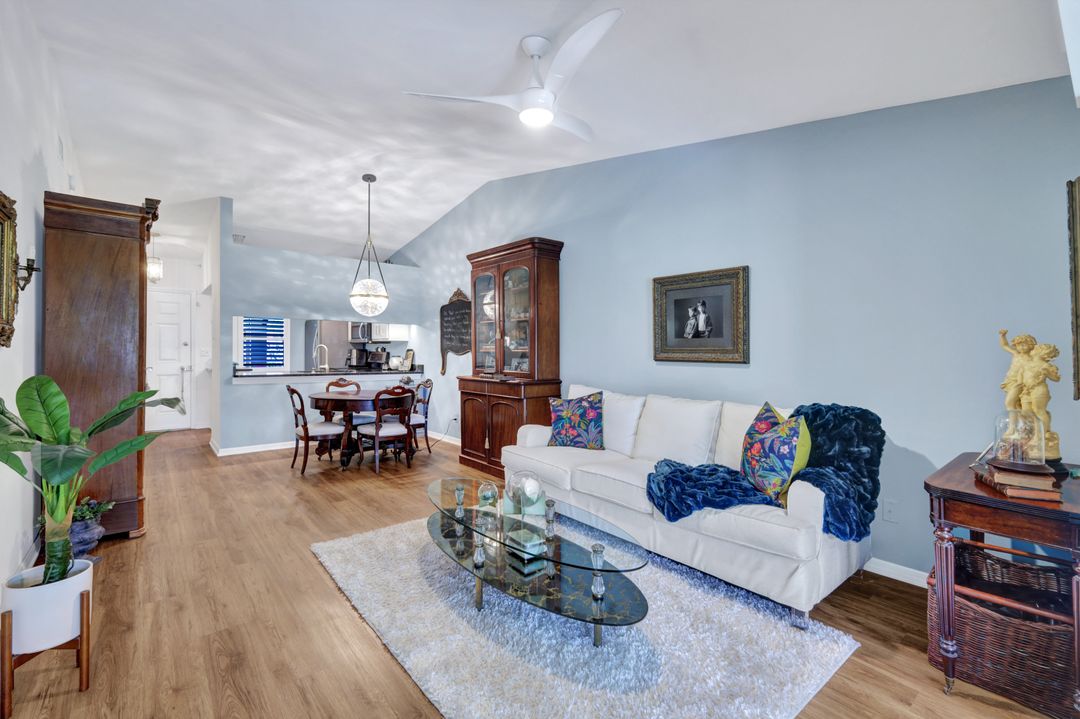 2017 Pine Isle Ln #2017, Naples, FL 34112