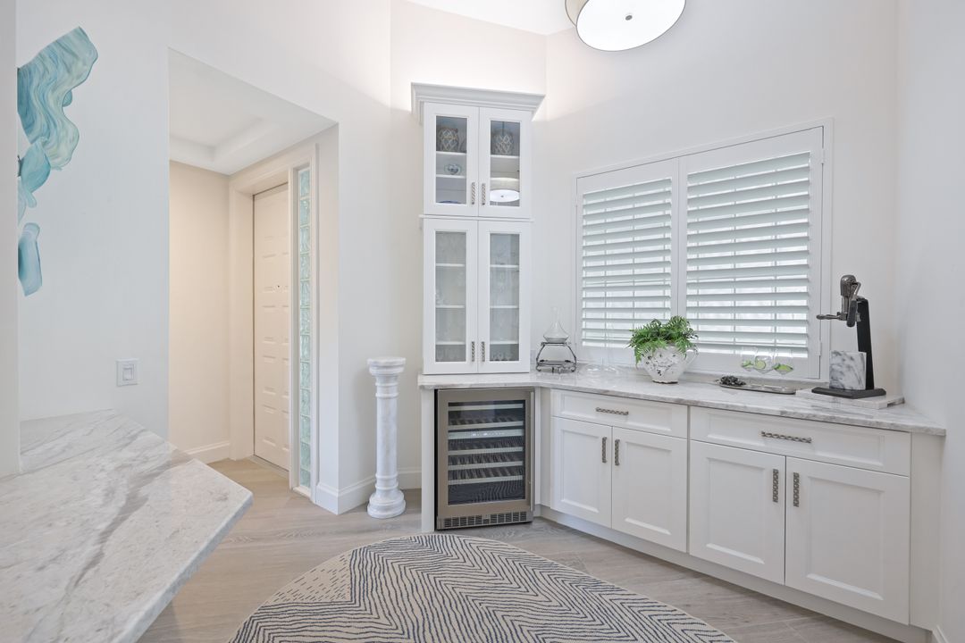 743 Bentwater Cir #203, Naples, FL 34108