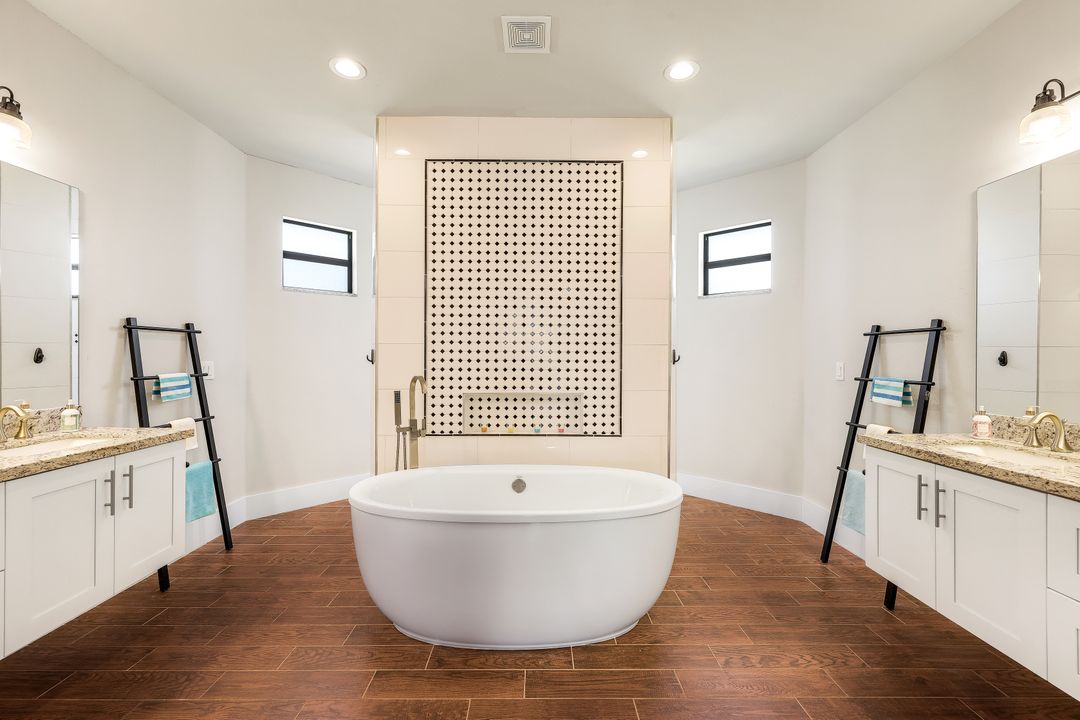 237 SW 21st St, Cape Coral, FL 33991