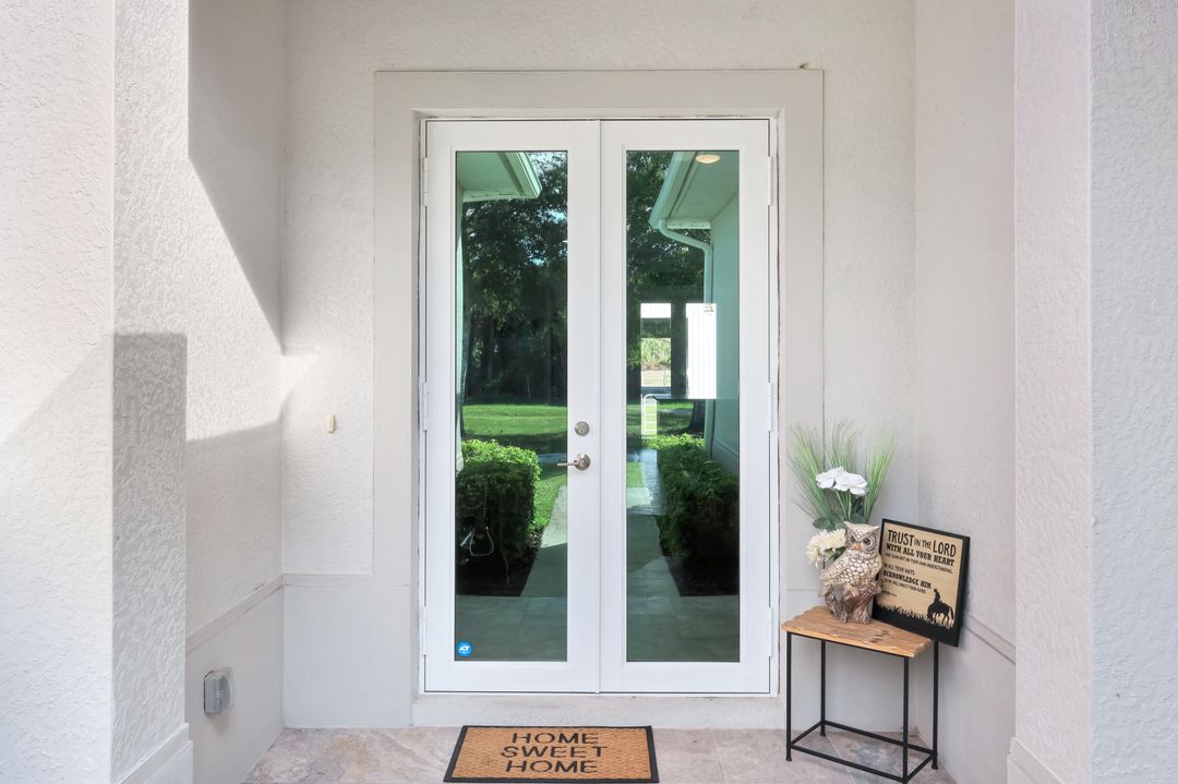 1960 Moulder Dr, Naples, FL 34120