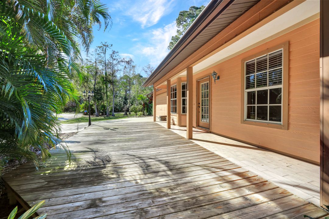 825 23rd St SW, Naples, FL 34117