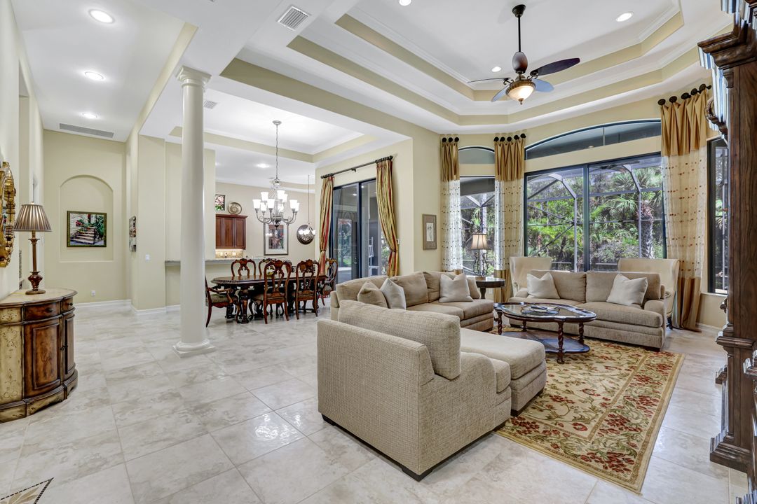 7748 Classics Dr, Naples, FL 34113