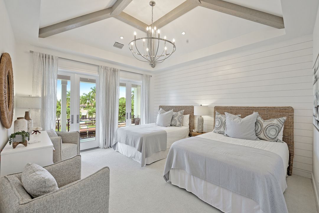 1501 Bluefin Ct, Naples, FL 34102