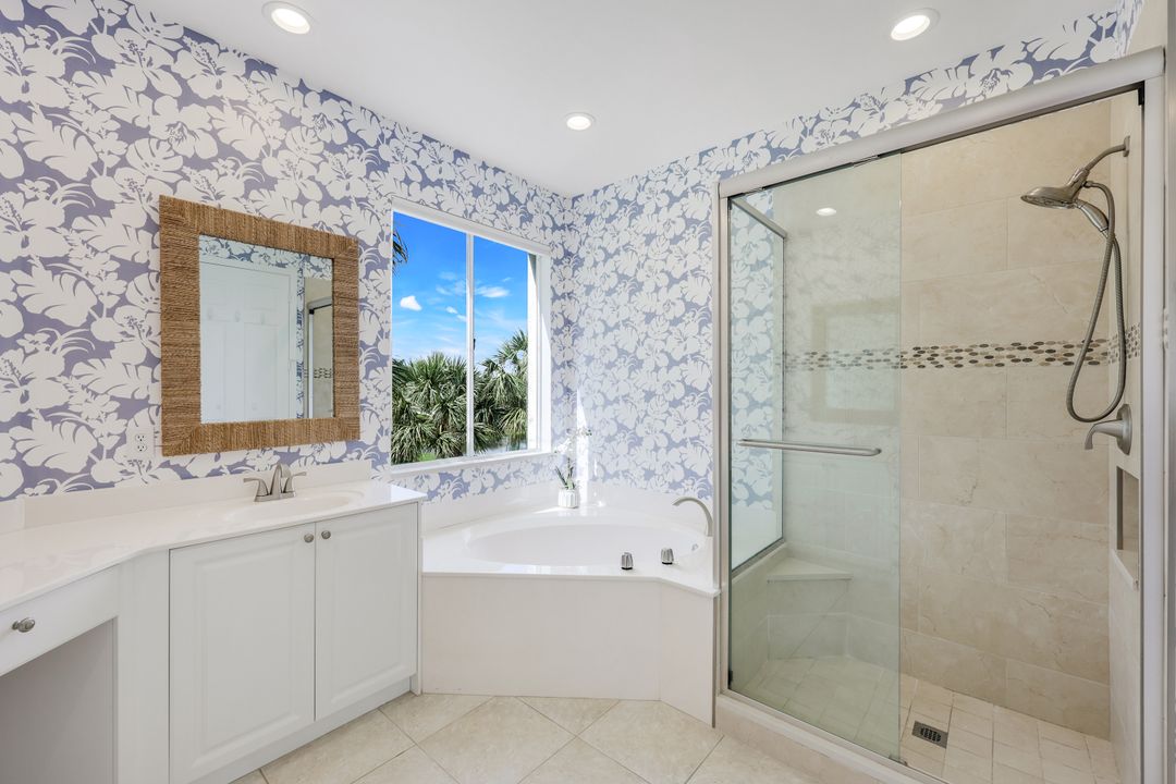 1540 Clermont Dr #202, Naples, FL 34109