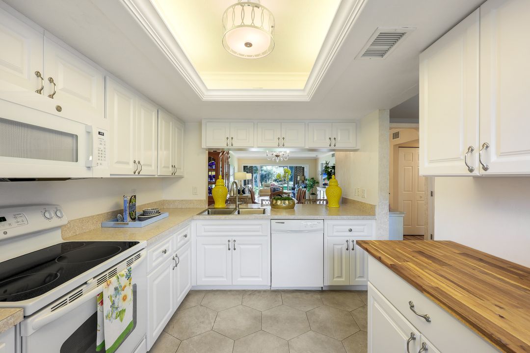 940 Palm View Dr #115, Naples, FL 34110