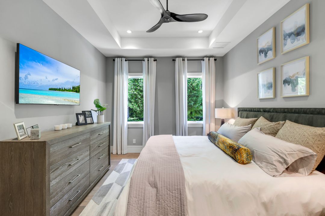 112 Hickory Rd, Naples, FL 34108