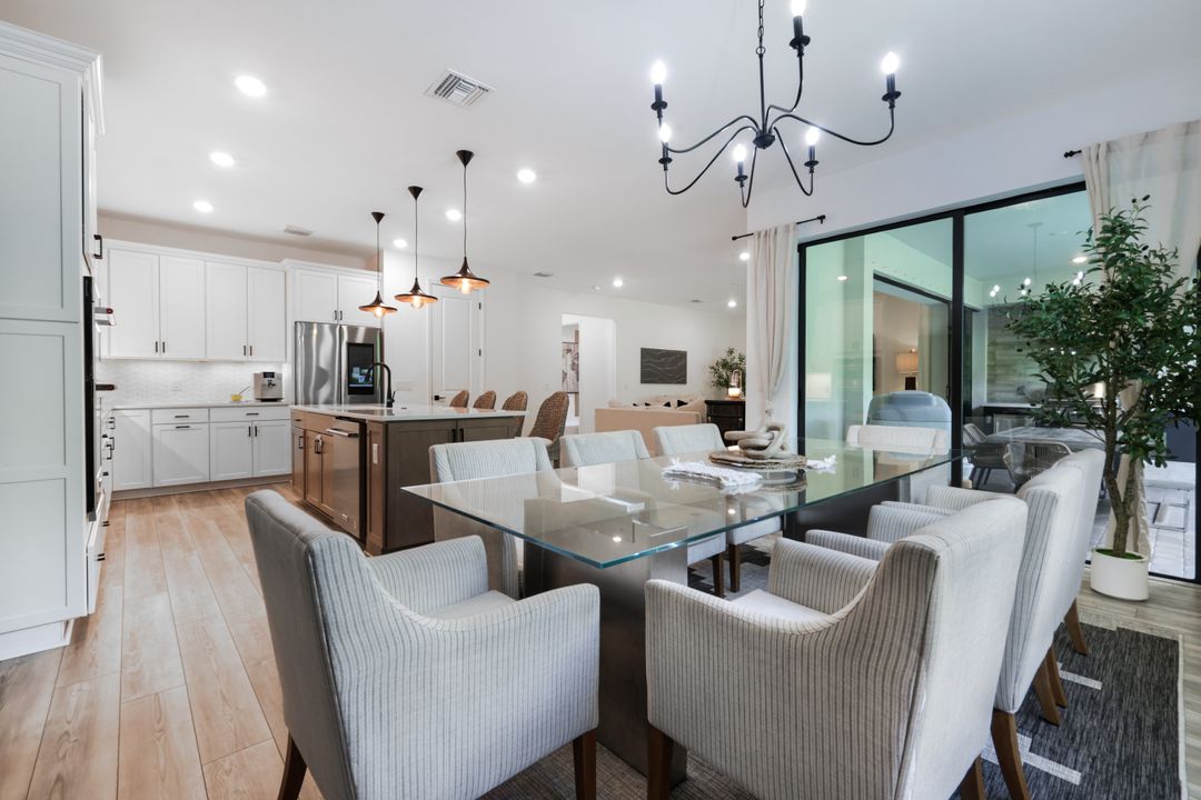 10427 Ventana Ln, Naples, FL 34120