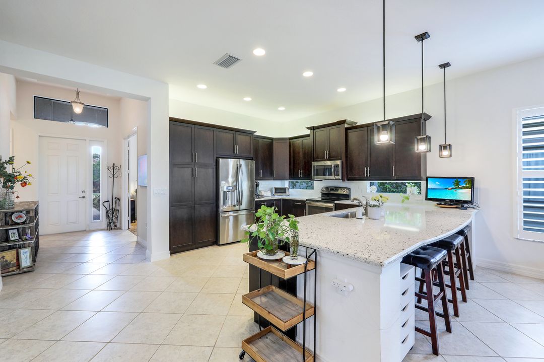 2866 Cinnamon Bay Cir, Naples, FL 34119