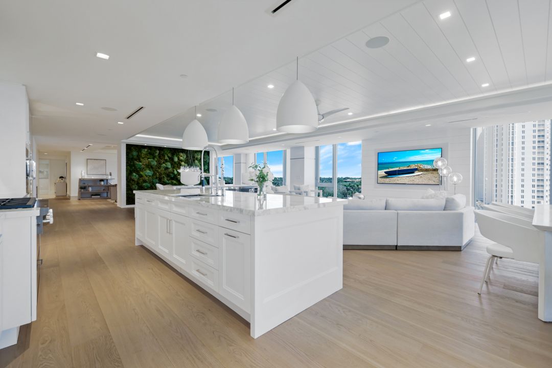 6897 Grenadier Blvd #601, Naples, FL 34108