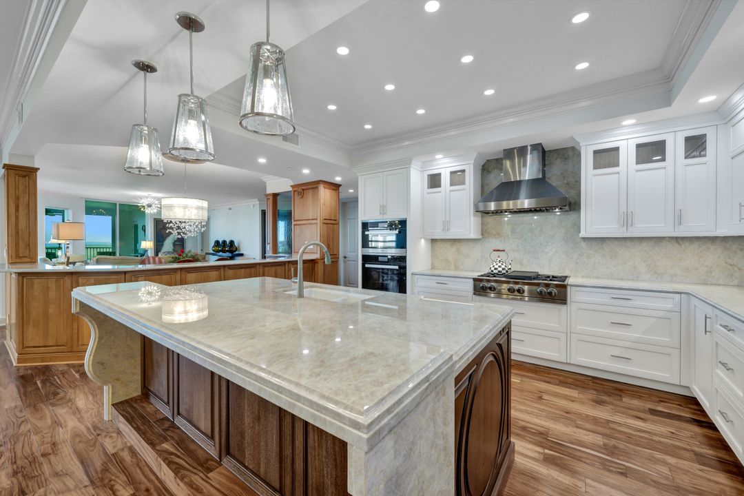 285 Grande Way #903, Naples, FL 34110