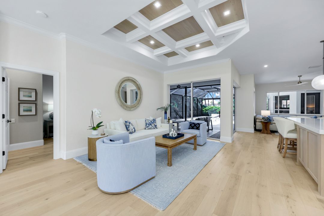 237 Charleston Ct, Naples, FL 34110
