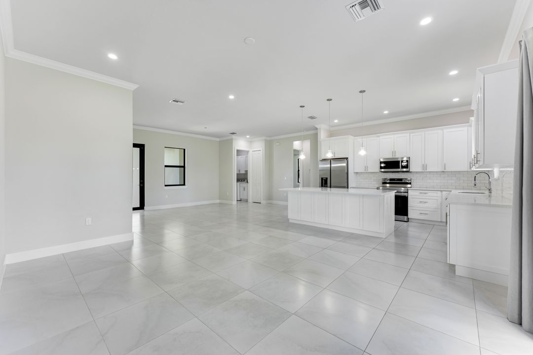 2017 47th Ave NE, Naples, FL 34120