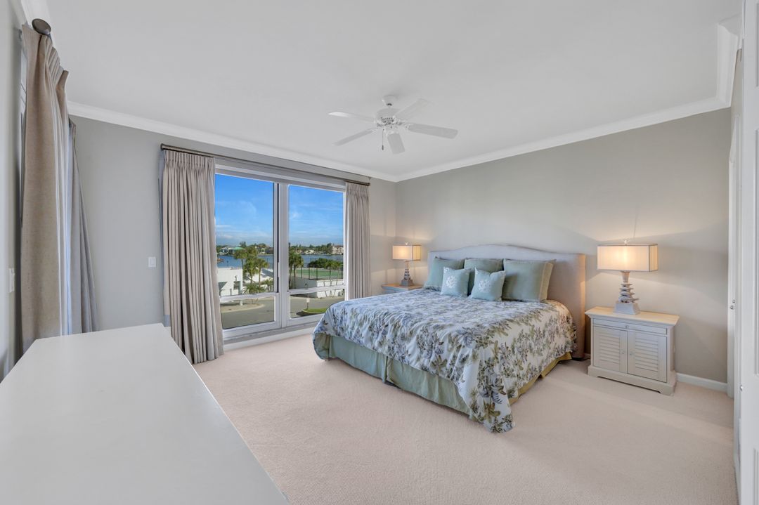 9811 Gulf Shore Dr #203, Naples, FL 34108