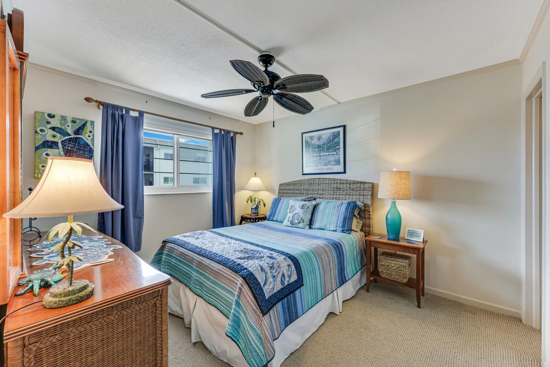 72 7th St S #202, Naples, FL 34102