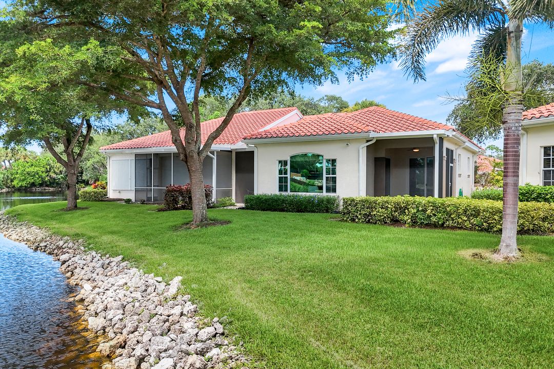 9172 Las Maderas Dr, Bonita Springs, FL 34135