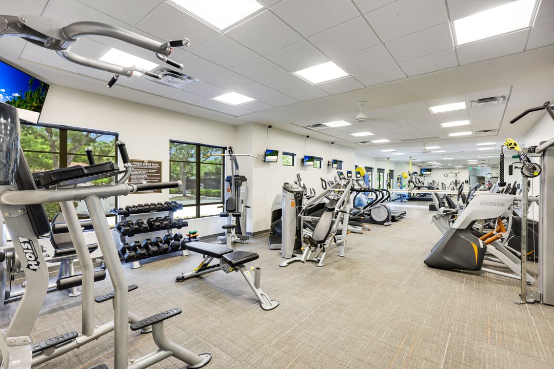 7998 Beaumont Ct, Naples, FL 34109