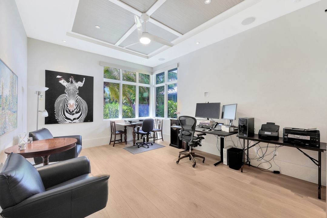 355 7th Ave S, Naples, FL 34102