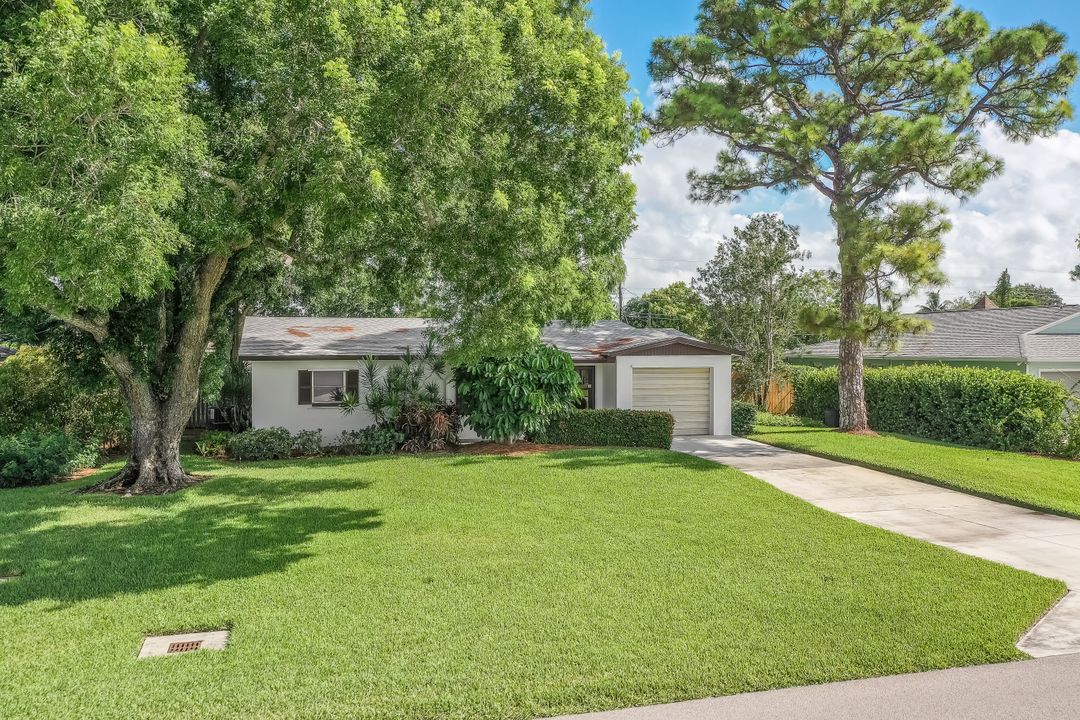 741 95th Ave N, Naples, FL 34108