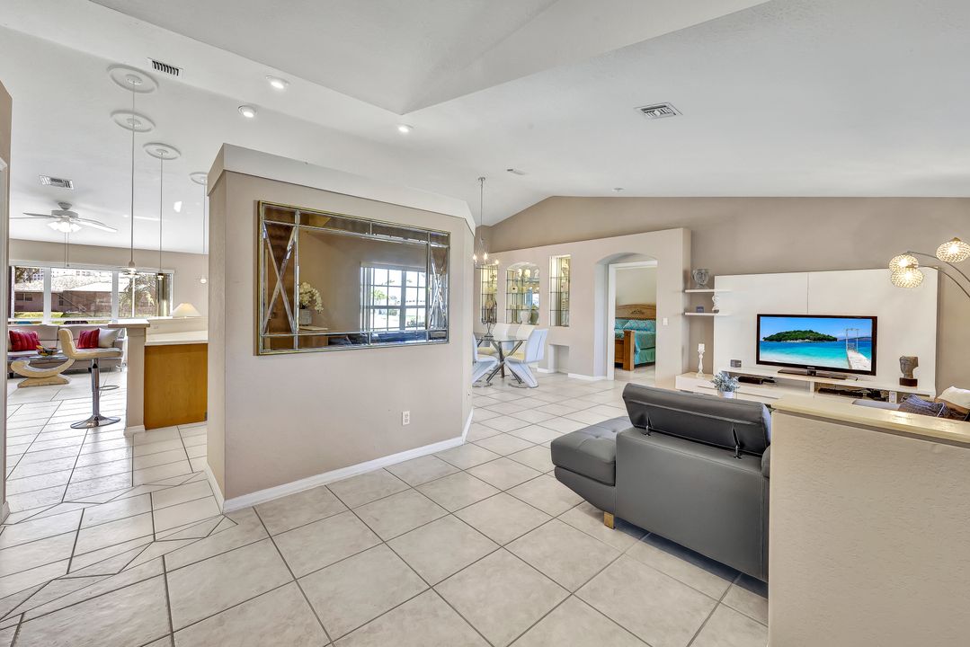 1046 SW 57th St, Cape Coral, FL 33914