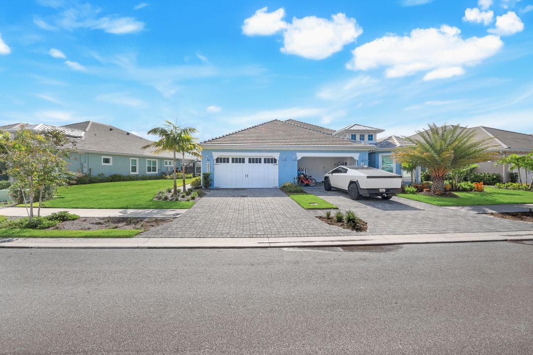 8852 Yucatan Ct, Naples, FL 34112