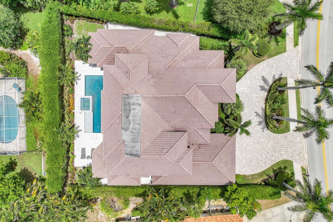 569 Neapolitan Way, Naples, FL 34103