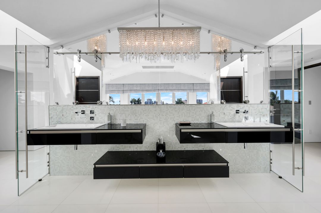 260 Channel Dr, Naples, FL 34108