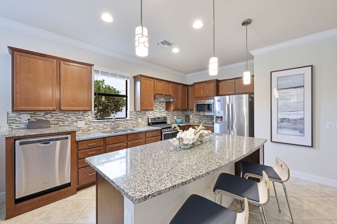 7256 Live Oak Dr, Naples, FL 34114